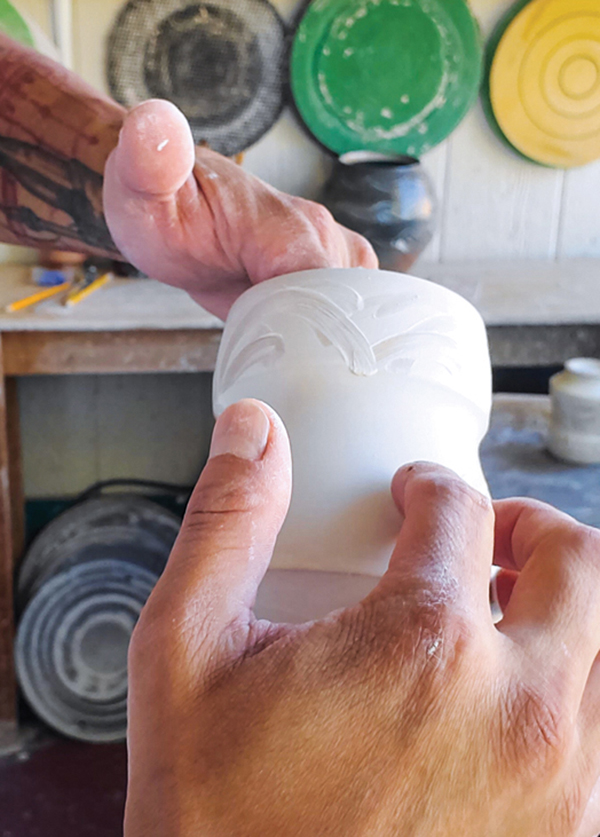 3 Make marks starting at the top. The slip dries at the rim of the yunomi first. 