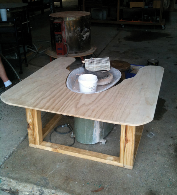 3 The table fits around the wheel, allowing for leg room and an area for tools, work, and a water bowl. 