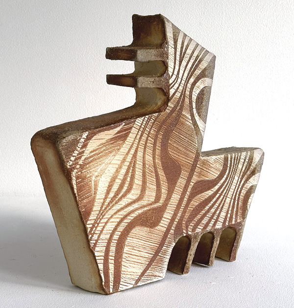 7 Yael Braha's Fin Vase III, 16 in. (40.6 cm) in width, stoneware, slip, glaze, fired to cone 12 in a wood kiln, 2023.