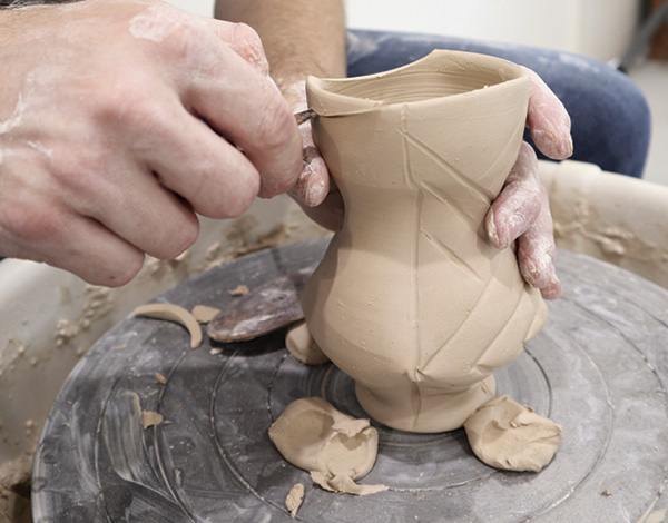 8 Alter with a pairing knife, cutting the rim with dipping curves from corner to corner.